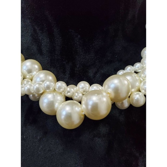 Double Layered White Pearl Fashion Necklace - Picture 5 of 8